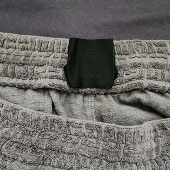 Givenchy 4G Terry T-Shirt & Short Set - Picture 12 of 12